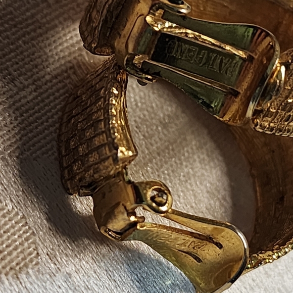 VINTAGE 1970s PAT. PEND. Gold Plated Textured Hoop Earrings Bold Retro Glam - Picture 11 of 11